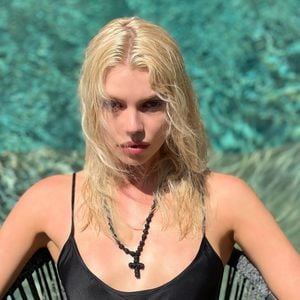 Neben Irina Shayk und Co.: Stella Maxwell modelt oben ohne