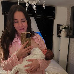 Stephanie Davis' Neugeborener wegen Atemnot im Krankenhaus