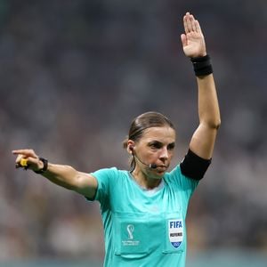 Sie ist die erste Schiedsrichterin bei einer Männer-WM!