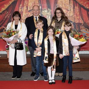Fürst Albert genießt Zirkusbesuch mit Gabriella und Jacques
