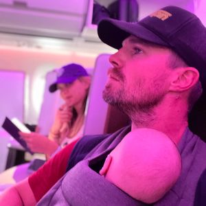 "Arrow"-Star Stephen Amell zeigt sich erstmalig mit Sohn!