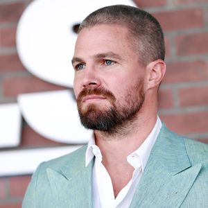 "Arrow"-Star Stephen Amell ist zum zweiten Mal Papa geworden