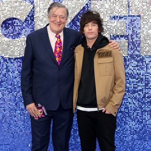 Zehn Jahre Ehe: Stephen Fry teilt rührende Worte an Ehemann