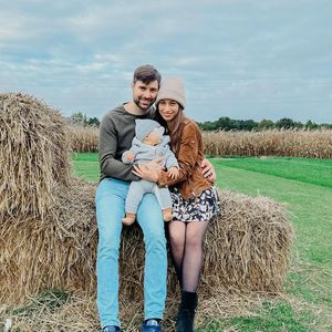 Süßes Foto von Svenja und Steve mit ihrem "Take Me Out"-Baby
