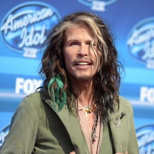 Jesus-Kopie! Steven Tyler zieht die Blicke an