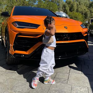 Läuft bei ihr! Stormi Webster (3) posiert mit Luxustasche