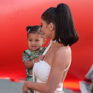 Damit veranstaltet Kylie Jenners Baby Stormi ständig Chaos!