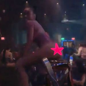 Heiße Feier: Fußball-Verein stößt auf Titel im Strip-Club an