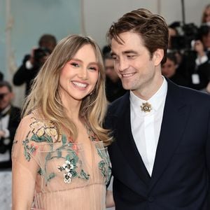 So happy ist Suki Waterhouse über das Leben mit ihrem Robert