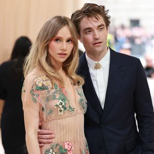 Robert Pattinson und Suki zeigen sich als Paar bei Met Gala!