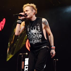 Deryck Whibley krank: Sum 41 sagt Tour in letzter Minute ab