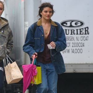 Suri Cruise feiert ihren 18. Geburtstag im coolen Jeans-Look