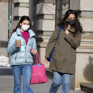 Suri Cruise ist fast gleich groß wie ihre Mama Katie Holmes