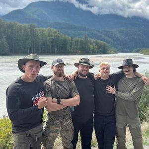 Notfall bei "7 vs. Wild": Dieser Promi verlässt die Show