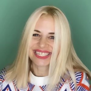 Nach Pink-Phase: Susan Sideropoulos rockt blonde Mähne