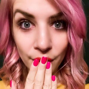 Knallig: Susan Sideropoulos begeistert mit neuer Haarfarbe