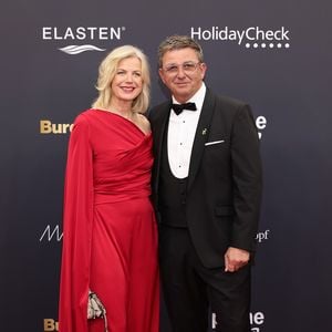 Seltener Auftritt bei Bambi: Hans Sigl kommt mit Ehefrau