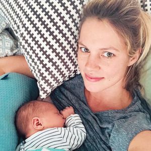 Aus dem Wochenbett: Til Schweigers Ex Svenja teilt Baby-Pic