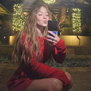 Sydney Sweeney verbreitet im Netz weihnachtliche Stimmung