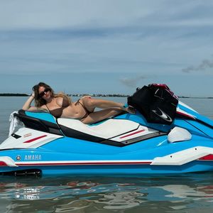 Sydney Sweeney trotzt ihren Hatern mit heißem Bikinifoto