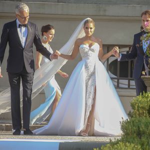 Verspielter Traum in Weiß: So kommt Sylvies Brautkleid an!