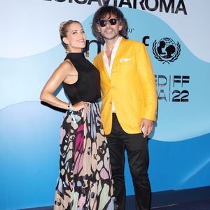 Neuer Look: Sylvie Meis strahlt mit Niclas auf einem Event