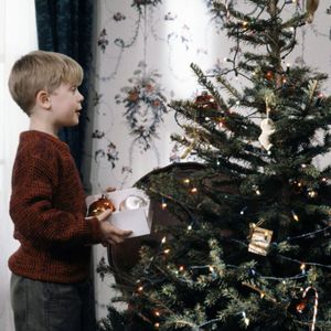 Weihnachtsfilme 2025: Von Glitzer bis schwarzem Humor