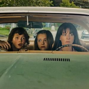 Mit Anne Hathaway: Erster Trailer zu "The End of Oak Street"