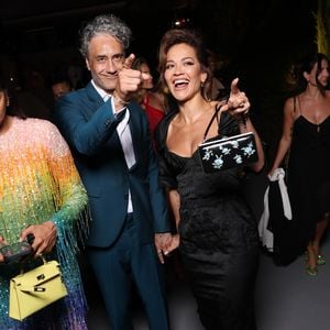 Taika Waititi feiert 50. mit Crème de la Crème der Promiwelt
