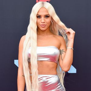 Kuscheleinheit mit fremdem Mann: Ist Tammy Hembrow verliebt?