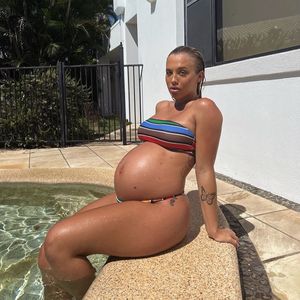 Großer Babybauch: Tammy Hembrow posiert in knappem Bikini!