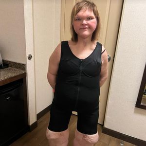 230 Kilo abgespeckt: Tammy Slaton posiert in Shapewear