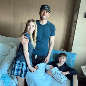 Kurz nach Geburt: Tarek El Moussa zeigt all seine drei Kids