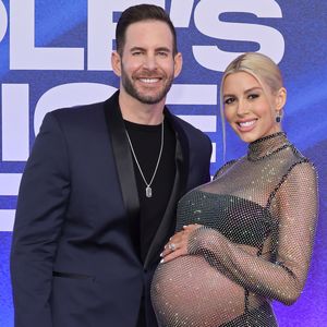 Transparentes Kleid: Heather Rae Young zeigt ihren Babybauch