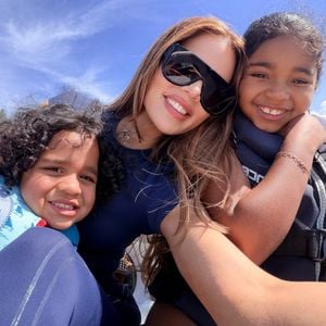 Khloé zeigt seltene Urlaubsmomente mit den Kardashian-Kids