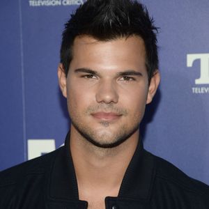 Nach Tod von Mama & Oma: Billie urlaubt mit Taylor Lautner!