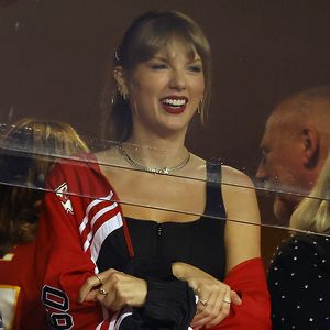 Fans finden Taylor Swifts Verhalten bei Football-Game cringe