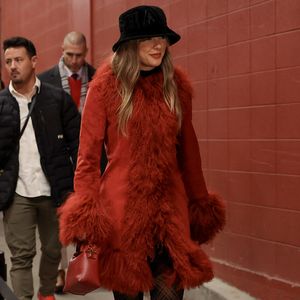 NFL-Hingucker: Taylor Swift im roten 70er-Jahre-Fellmantel