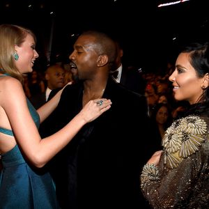 Taylors neuer Song: Kim teilt gleichzeitig Schlangen-Schmuck