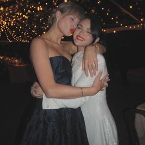 Selena Gomez postet süße Hochzeitsmomente mit BFF Taylor