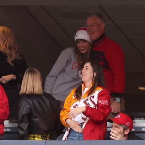 Taylor Swifts Vater ist großer Fan von ihrem Travis Kelce!