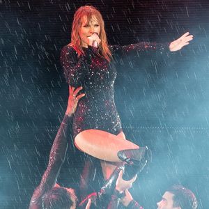Taylor Swift begeistert die Zuschauer in Miami im Regen