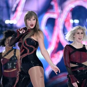 Taylor Swifts Backgroundsängerin Jeslyn performt trotz Krebs