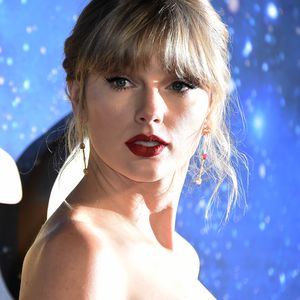 Riesenklunker an linker Hand: Ist Taylor Swift etwa verlobt?