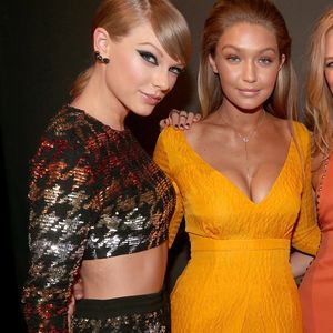 Neu-Singles: Taylor Swift & Gigi Hadid sind füreinander da!