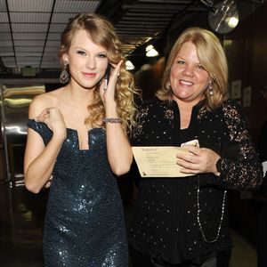 Taylor Swift soll Mitschuld an Scheidung ihrer Eltern tragen