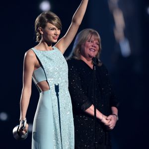 Nach Krebs-Schock: Mama Swifts bewegende Laudatio für Taylor