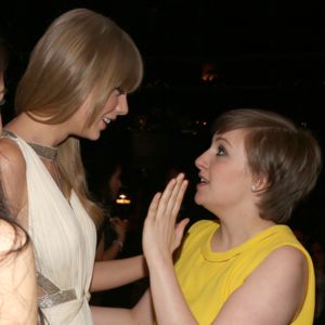 Maneater? Lena Dunham verteidigt Taylor Swifts Liebesleben