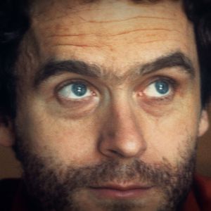 Attraktiver Serienmörder? Netflix warnt vor eigener Serie!