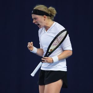 Mit nur acht Fingern! Britin kämpft sich zu Australian Open